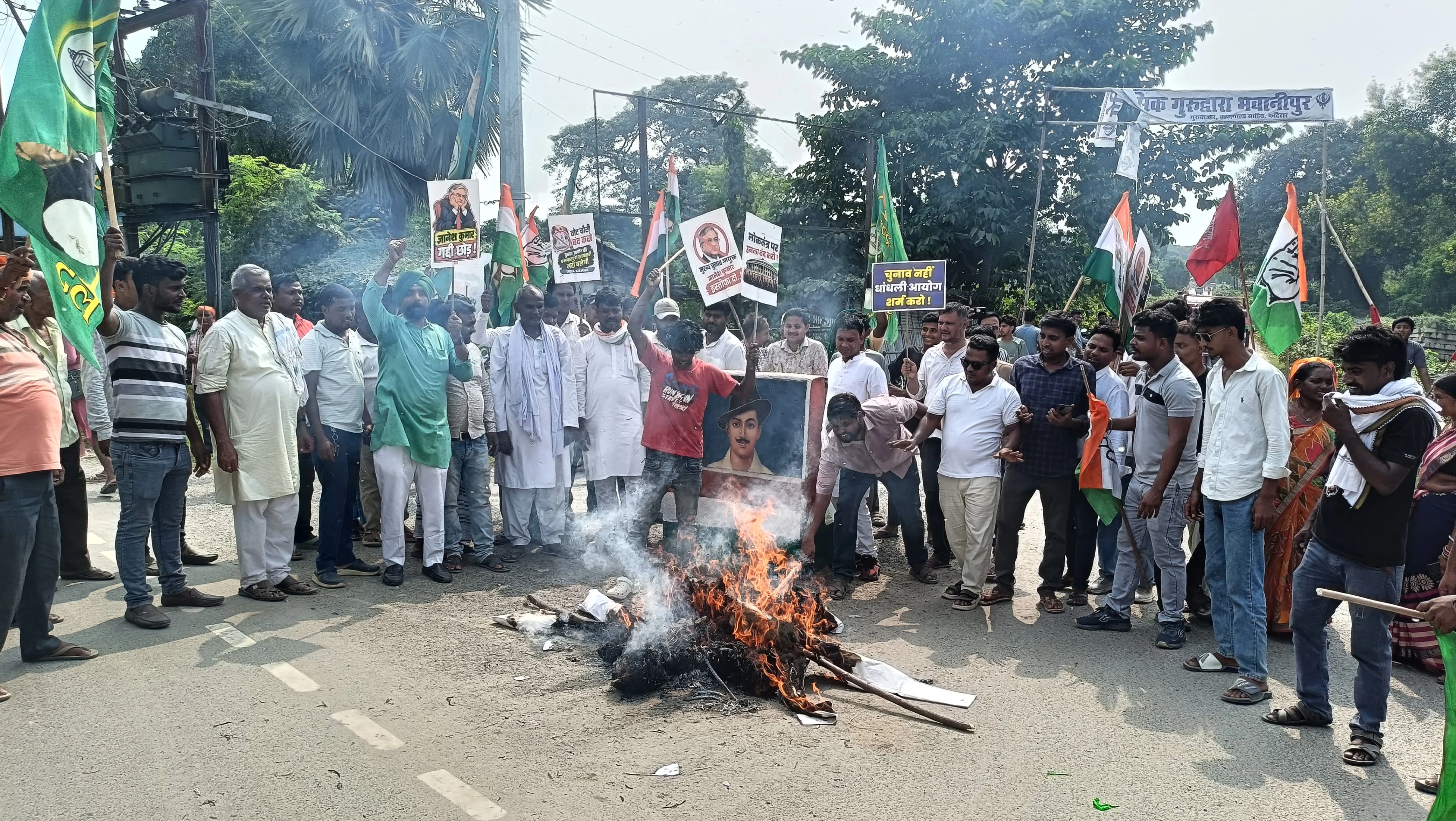 मतदाता सूची में कथित गड़बड़ी को लेकर बरारी में गरजा इंडिया गठबंधन