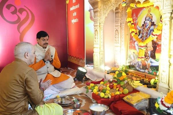 मुख्यमंत्री डॉ. यादव ने विजयादशमी पर किया शस्त्र पूजन, राम राज्य की स्थापना की कामना