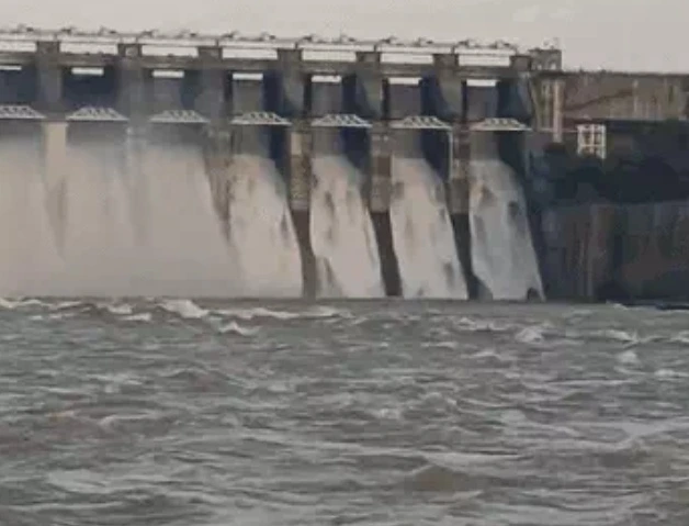 बरगी बांध के गेट खोलकर पानी छोड़ा गया