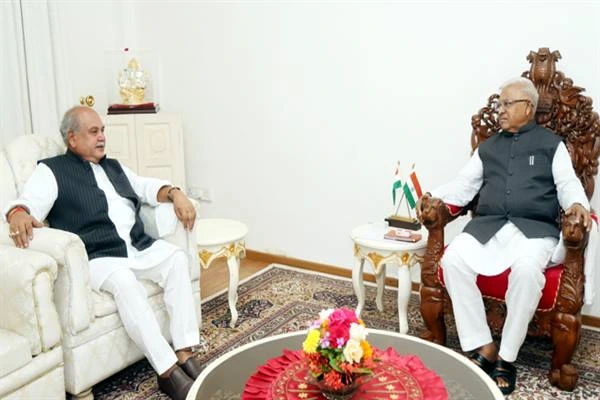 लोकभवन में राज्यपाल पटेल और विधानसभा अध्यक्ष तोमर के बीच हुई महत्वपूर्ण सौजन्य भेंट