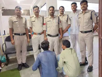 सागर पुलिस ने चोरी की बाइक के साथ दो चोरों को पकड़ा