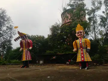 सीहोर में मौसम की चुनौती के बीच पुतला सुरक्षित