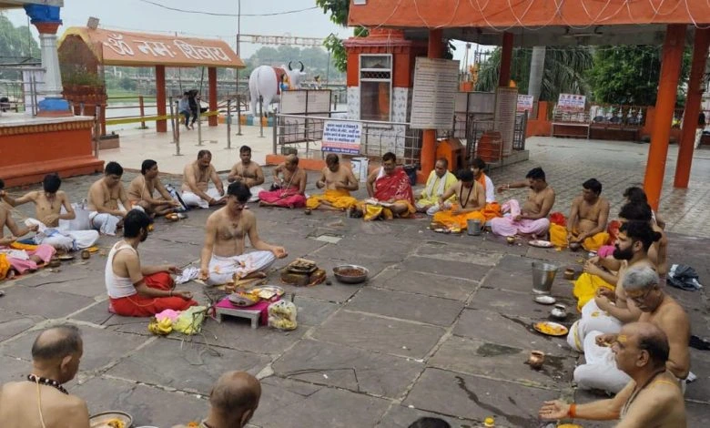 विप्रजनों ने मां पार्वती के तट पर श्रावणी पर्व का आयोजन किया