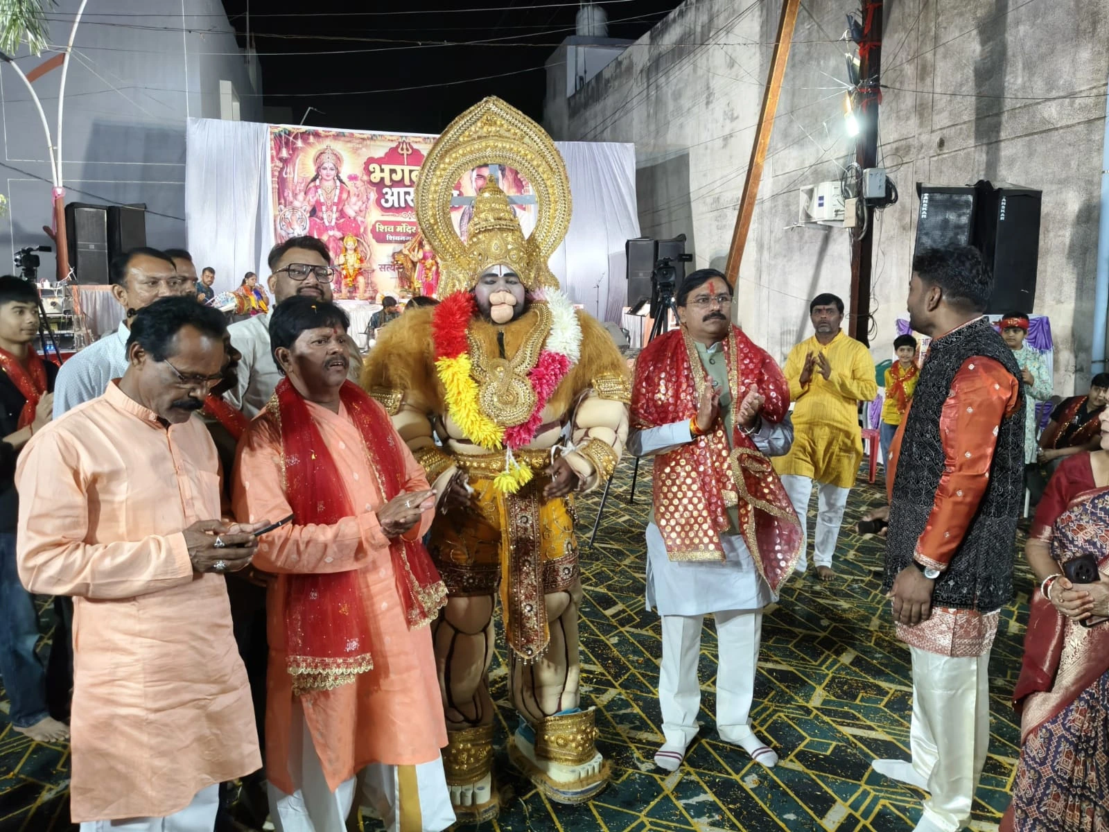 मंत्री लोधी ने शिवनगर में जगराता में लिया भाग