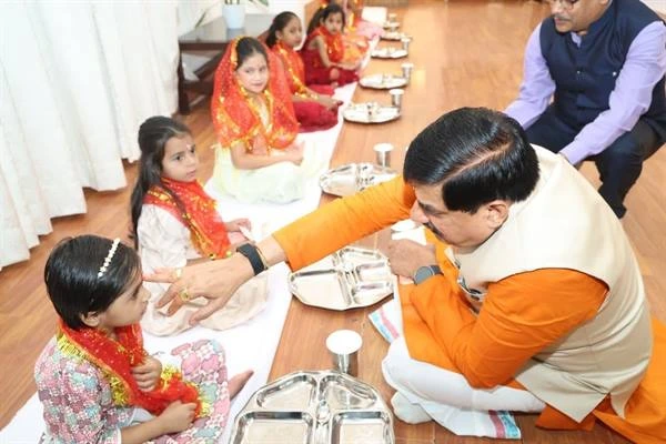 मुख्यमंत्री डॉ. यादव ने मुख्यमंत्री निवास में किया कन्या पूजन