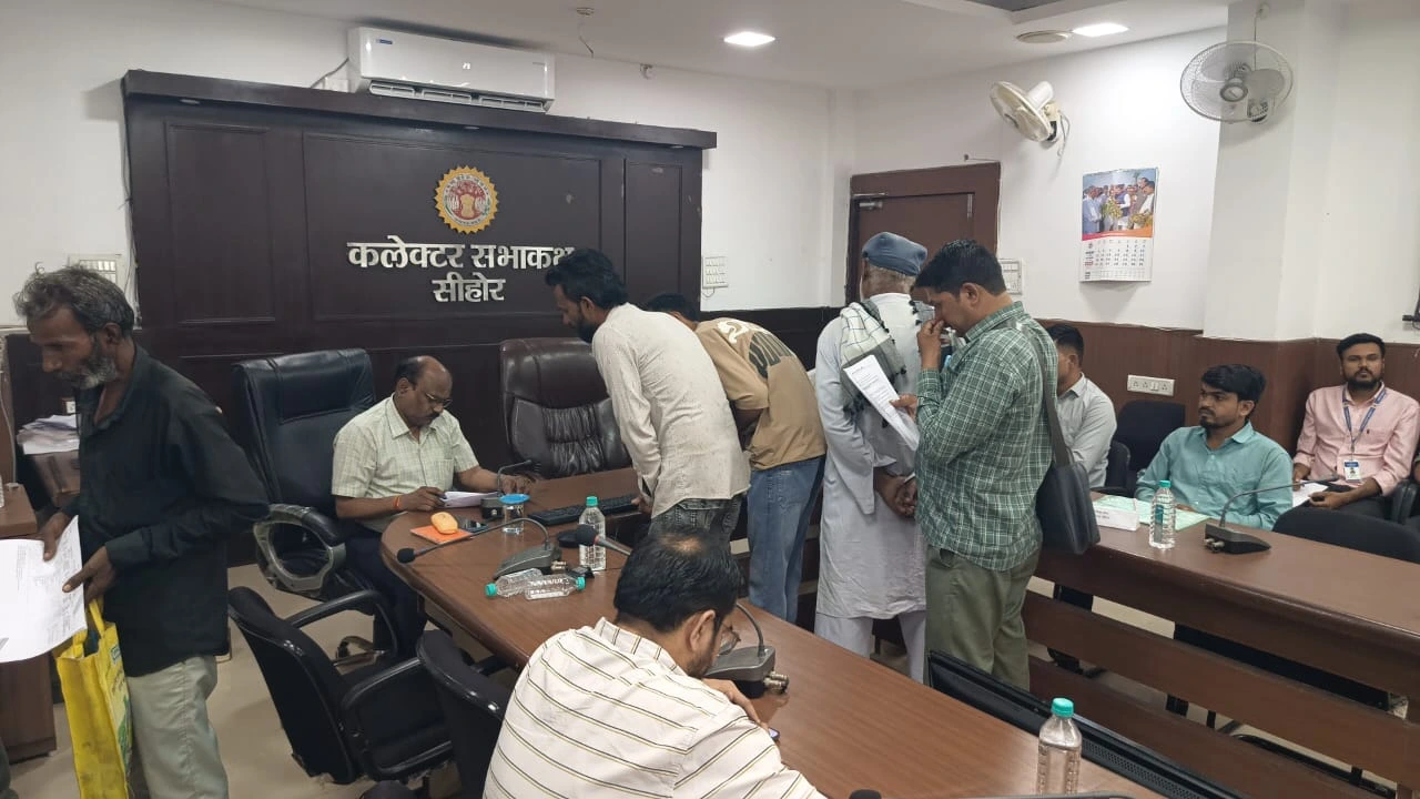 जिला मुख्यालय में जनसुनवाई: समस्याएं सुनी गईं