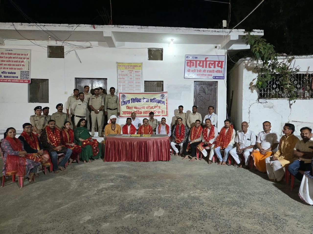 बड़ी मंदिर में लगा विधिक सहायता स्टॉल