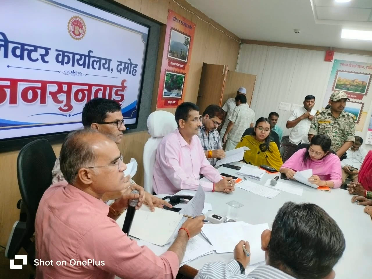 कलेक्टर कार्यालय में 216 आवेदनों पर हुई सुनवाई