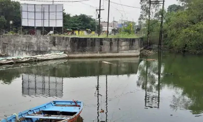 विसर्जन से पहले कुंड में पानी कम, प्रशासन ने फौरन की व्यवस्था