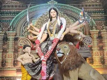 90 किलो चांदी से मां का दरबार सजा, अद्भुत झांकियां