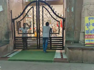 चिंतामन गणेश मंदिर का गेट बंद, भड़के व्यापारी