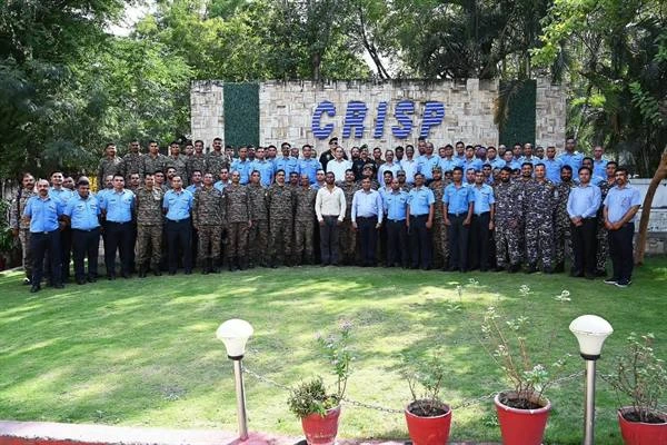 रक्षा सचिव सुकृति लिखी ने क्रिस्प का दौरा कर सैनिकों के अनुभव जाने