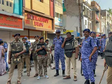 उज्जैन में महाकाल के क्षेत्र में पुलिस ने किया फ्लैग मार्च, 600 से ज्यादा शामिल