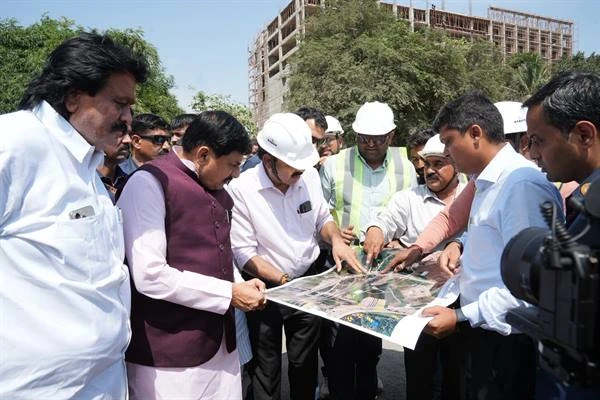 मुख्यमंत्री यादव ने निर्माण कार्यों पर नजर रखी