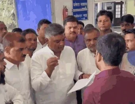 ऐशबाग अंडरब्रिज बंद होने से बढ़ी परेशानी, जनसुनवाई में पहुंचे लोग