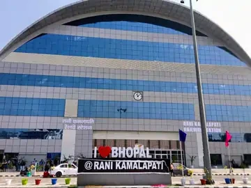 यात्रियों को RKMP पर यूरिनल के लिए ₹5 देना पड़ा, बढ़ी असुविधा