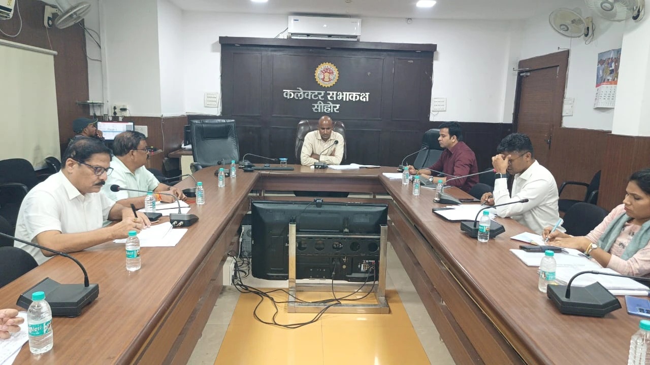 जिलाधिकारी ने निर्माण कार्यों की गुणवत्ता पर दिया जोर
