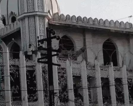 उज्जैन में मस्जिद तोड़ने की कार्रवाई के बीच हंगामा