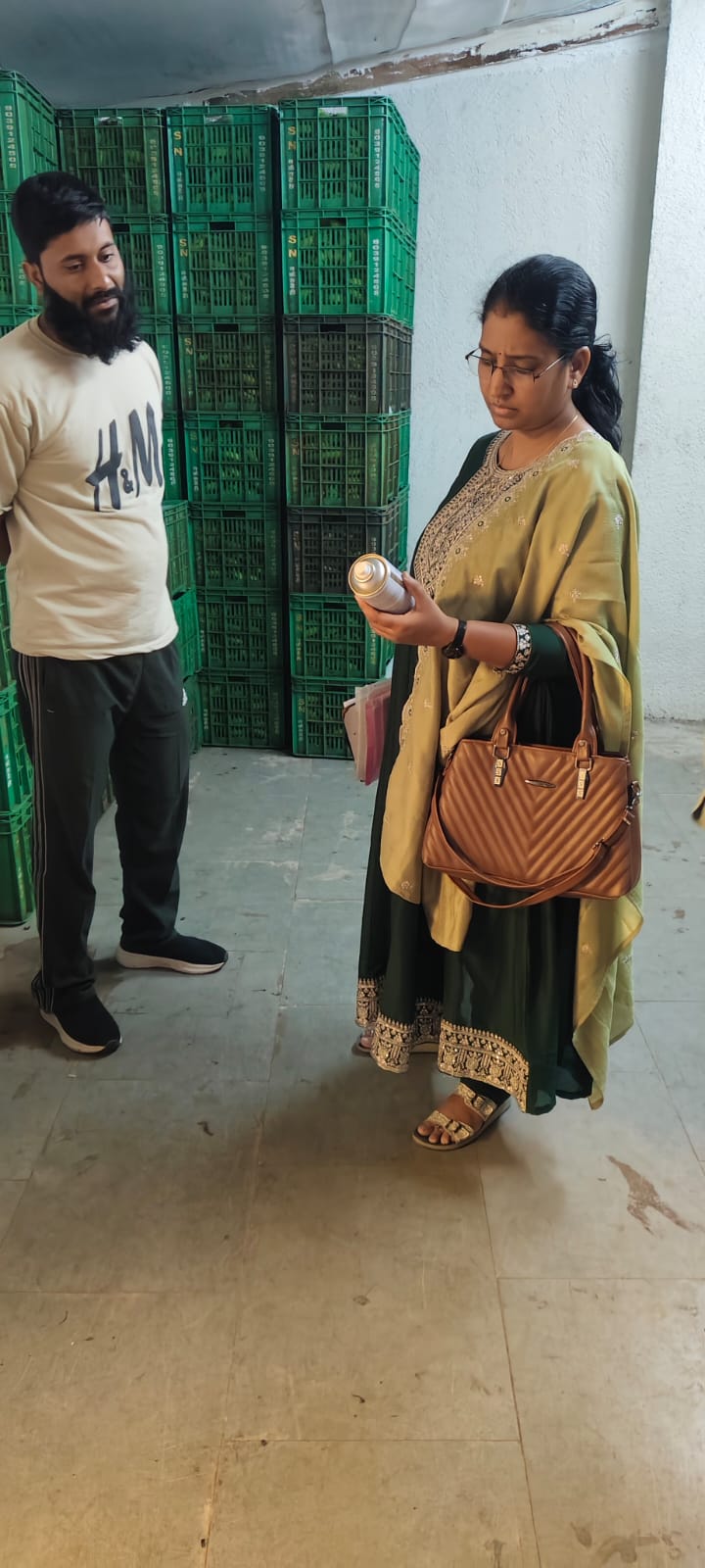 कलेक्टर के निर्देश पर खाद्य विभाग ने आष्टा में फल-पनीर के नमूने जांच के लिए भेजे