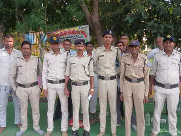 सीहोर के कोटवार फटी वर्दी में काम से इंकार, 31 अक्टूबर तक हड़ताल
